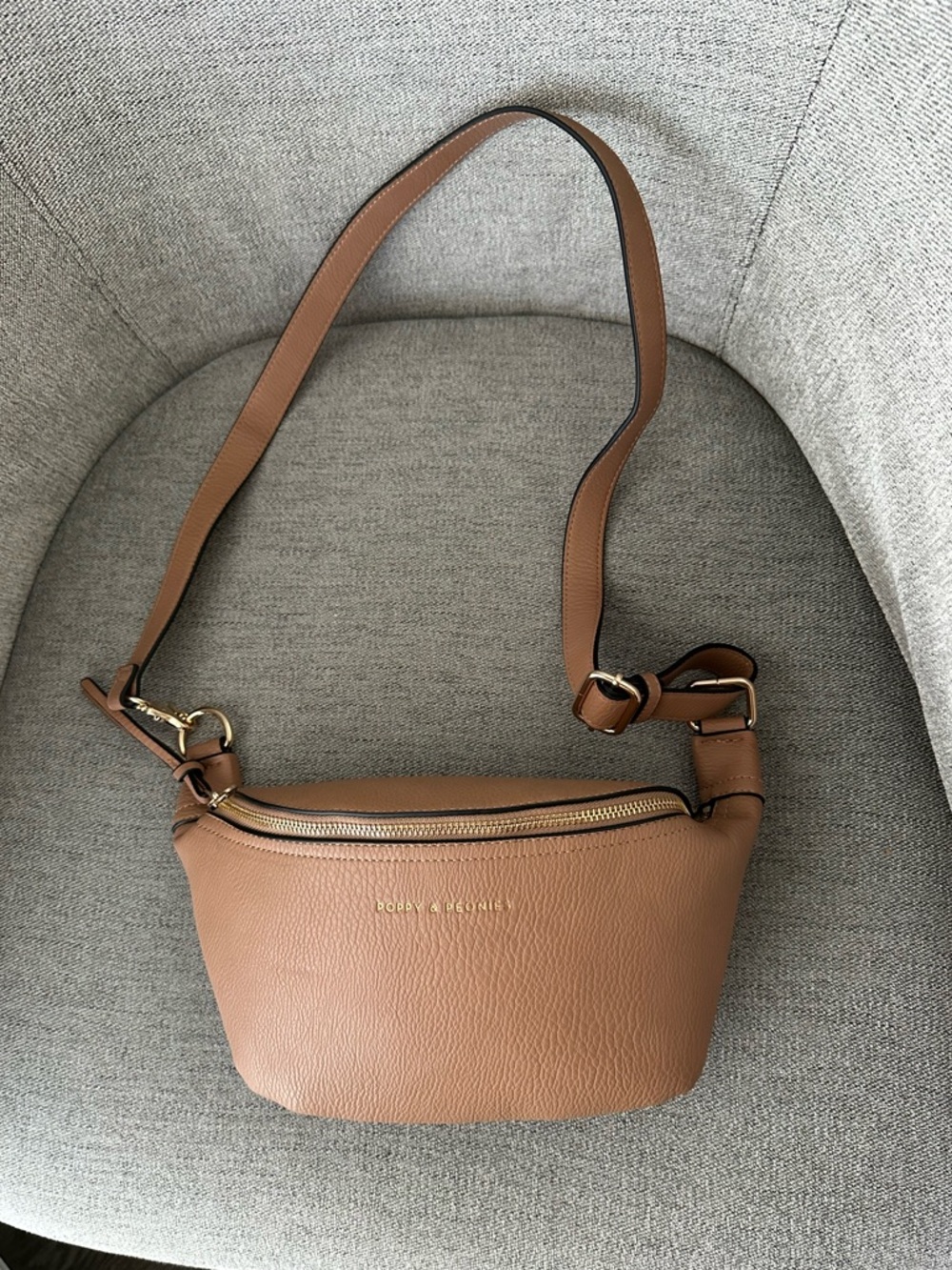 Sidekick in Mocha Mousse - Poppy and Peonies